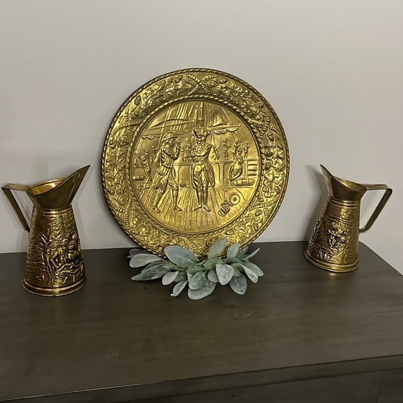 Peerage Brass Plate & 2 pitchers~Made In England Tavern Scene ~Collector…